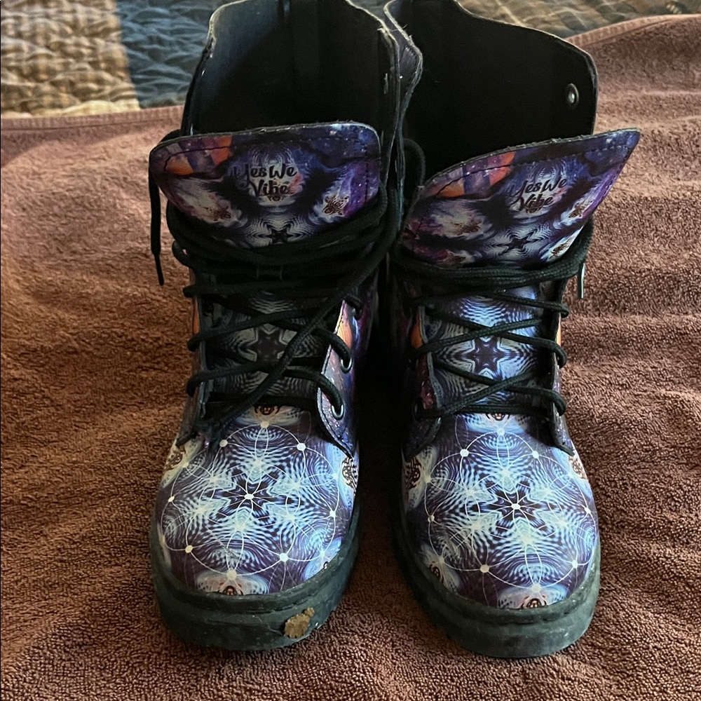 Women’s Yes We Vibe Butterfly Boots